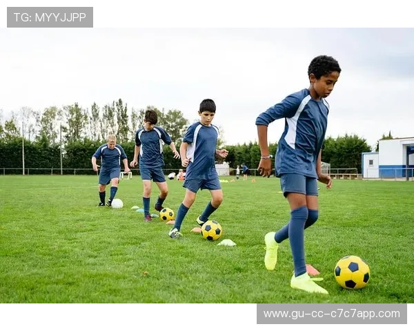 足球运球技巧大师 谁是足球场上的运球天才